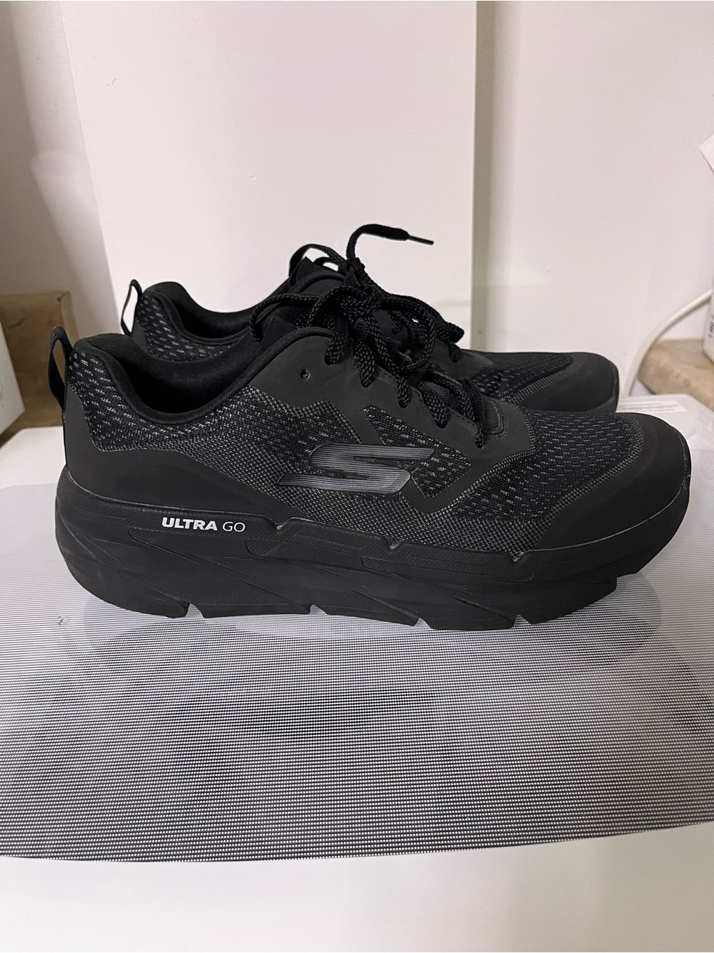 Skechers Women’s Black Ultra Go air Cooled Goga Mat Platform Athletic Sneakers